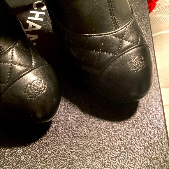 SOLD.!!!! Chanel “BOTTINES” Black Quilted Leather Ankle Booties $PRICE DROP⬇️ - Picture 5 of 9